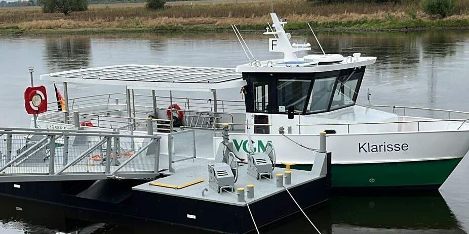 E-Fähre Klarisse verbindet die Fährstelle Niederlommatzsch – Diesbar Seußlitz F28. | Foto: Rene Lindner E-Fähre Klarisse verbindet die Fährstelle Niederlommatzsch – Diesbar Seußlitz F28. | Foto: Rene Lindner
